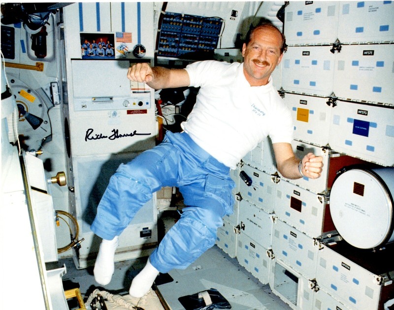Signed 8 x10 NASA Astronaut Photo Autograph COA Rick Hauck Discovery Commander