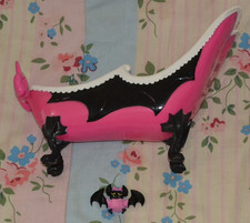 Monster High Draculaura Powder Room Pet Bat Count Fabulous & Bathtub