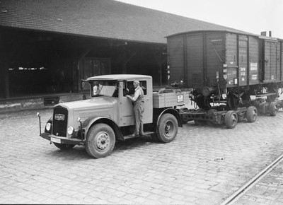 Convertible container wagon rail road a freight transit station Co- 1935 Photo 2