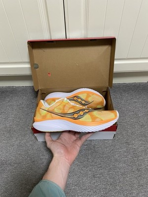 Saucony Kinvara 15 Laufschuhe orange weiß neu mit Karton Größe 10,5 UK Herren 46 EU