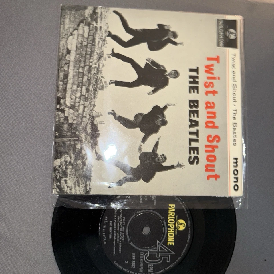 mint early issue 7" BEATLES Twist And Shout GEP8882 PARLOPHONE UK - Image 3 of 4