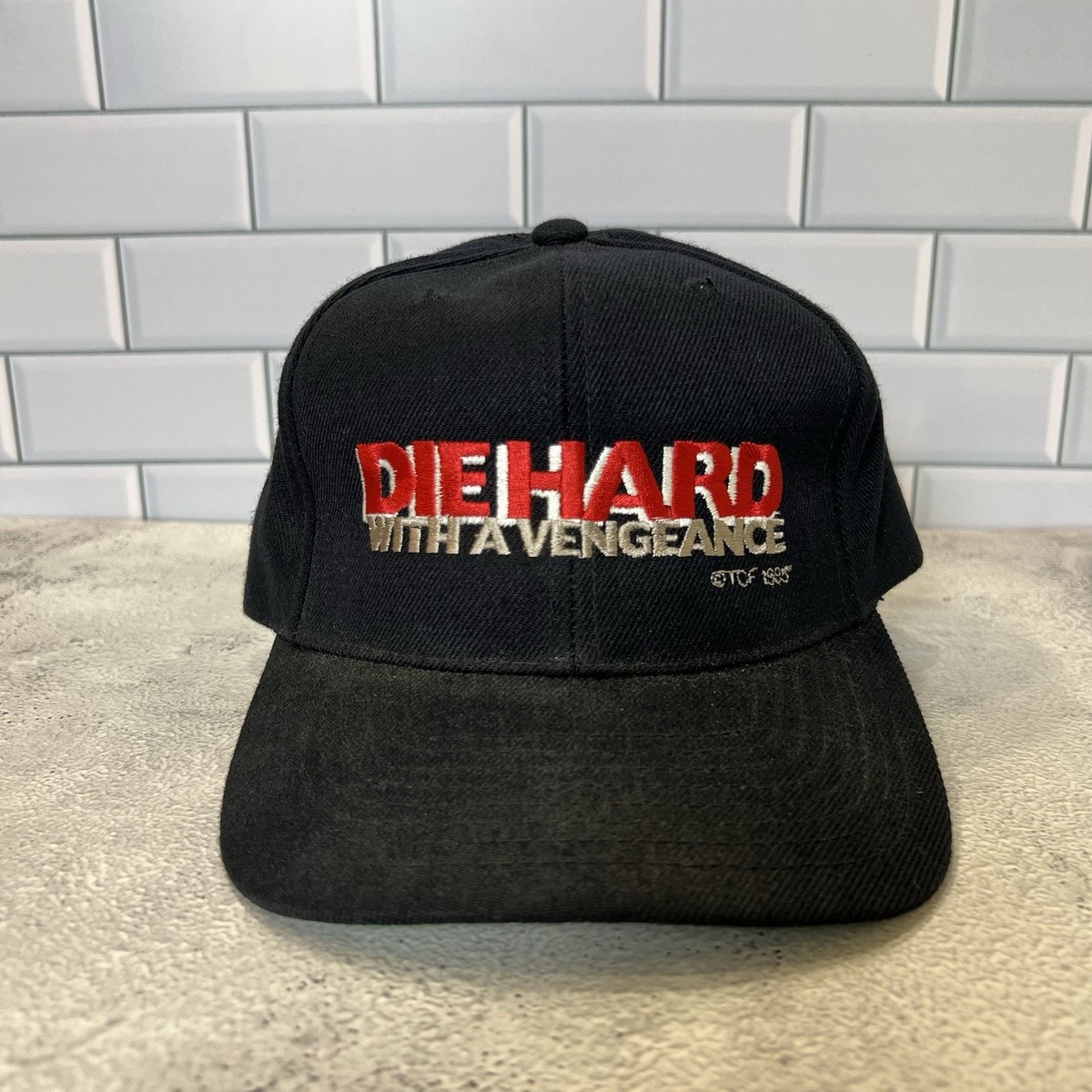 映画【DIE HARD3】 キャップ Vintage Die Hard With A Vengeance Snap Back Hat 1995 Movie