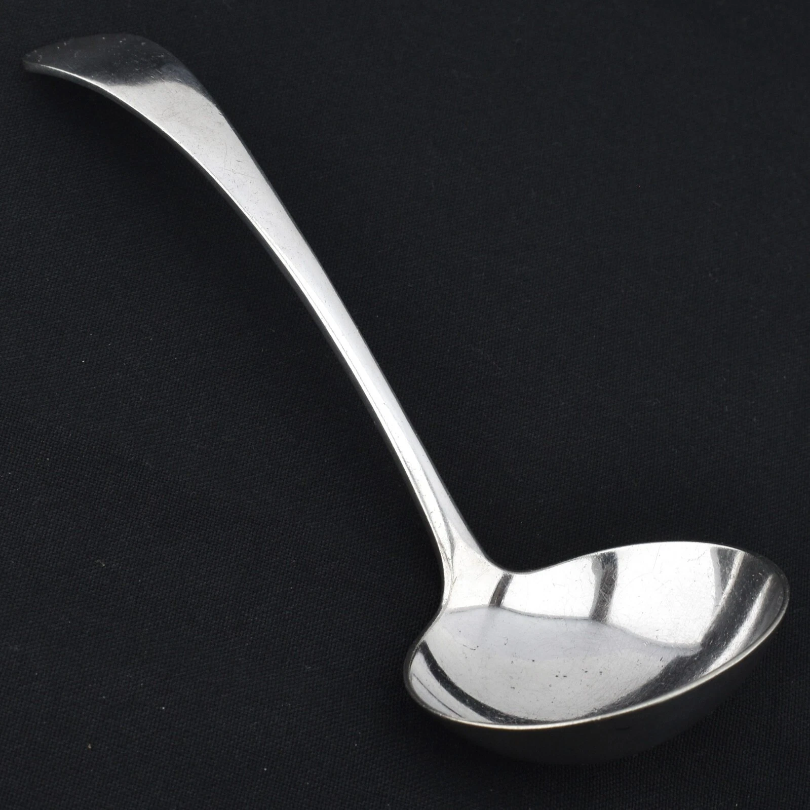Antique Martin Hall A1 Silver Plated Old English Sauce Gravy Ladle Lowe Chester
Opens in a new windo