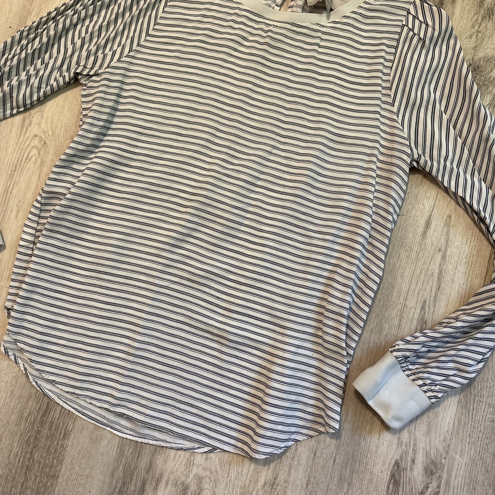 Loft Women Size M Petite White Black Pinstripe Long Sleeve Cuffed Shirt