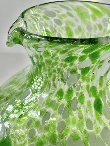 AMICI HOME - mundgeblasener Recyclingglaskrug - grün gesprenkeltes Design - aus Mexiko - Bild 6 von 24