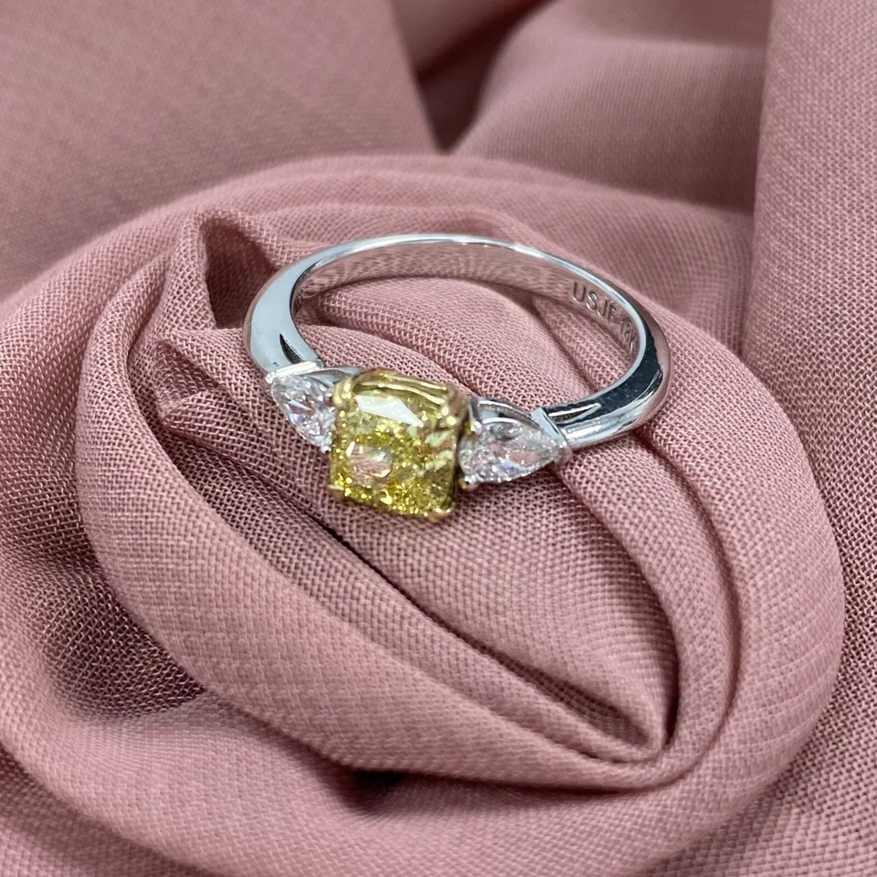 Anel de noivado de ouro branco 18k com diamante amarelo intenso extravagante 3 pedras GIA 1,41 TCW - Imagem 4 de 4