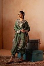 Zari Dynasty: Women Kashmiri Salwar Suit.