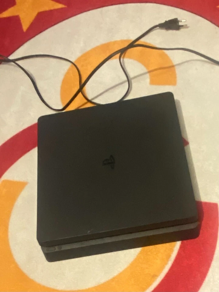 Sony PlayStation 4 Slim, Foto 3 von 3
