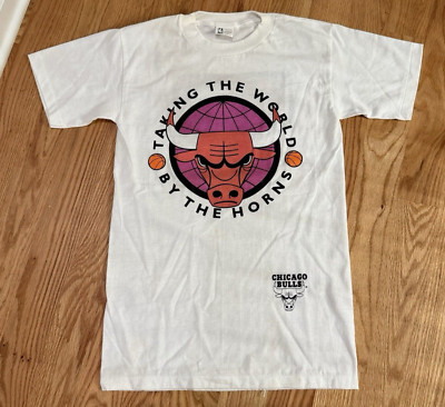 New Chicago Bulls Taking The World By The Horns Vtg T-shirt Sz M Nba 90s