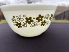 Pyrex White and Green Spring Blossom 1 1/2Qt 402 Mixing Bowl Very Good Used Cond