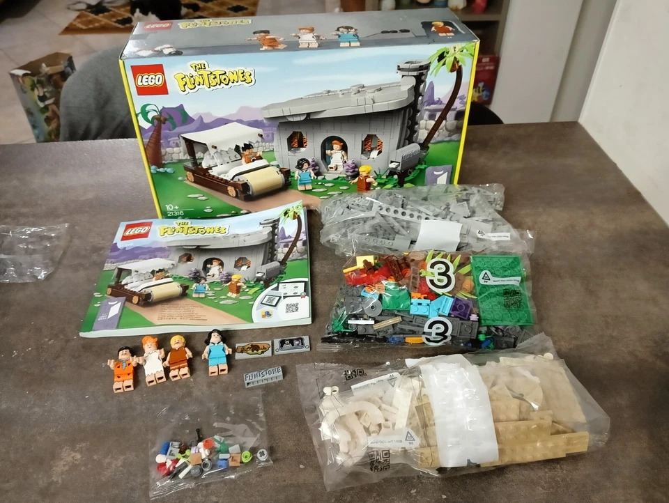 LEGO Ideas 21316 The Flintstones, foto 1 di 5
