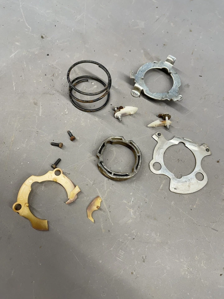 1968 1969 1970 1971 Fairlane Torino Ranchero руль гудок кнопка пружина - Изображение 4 из 4