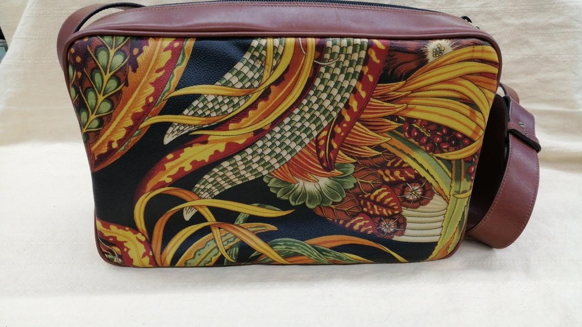 抹*)様 Salvatore Ferragamo クラッチバッグ 花柄 抹*)様 Salvatore Ferragamo クラッチバッグ 花柄 - メルカリ