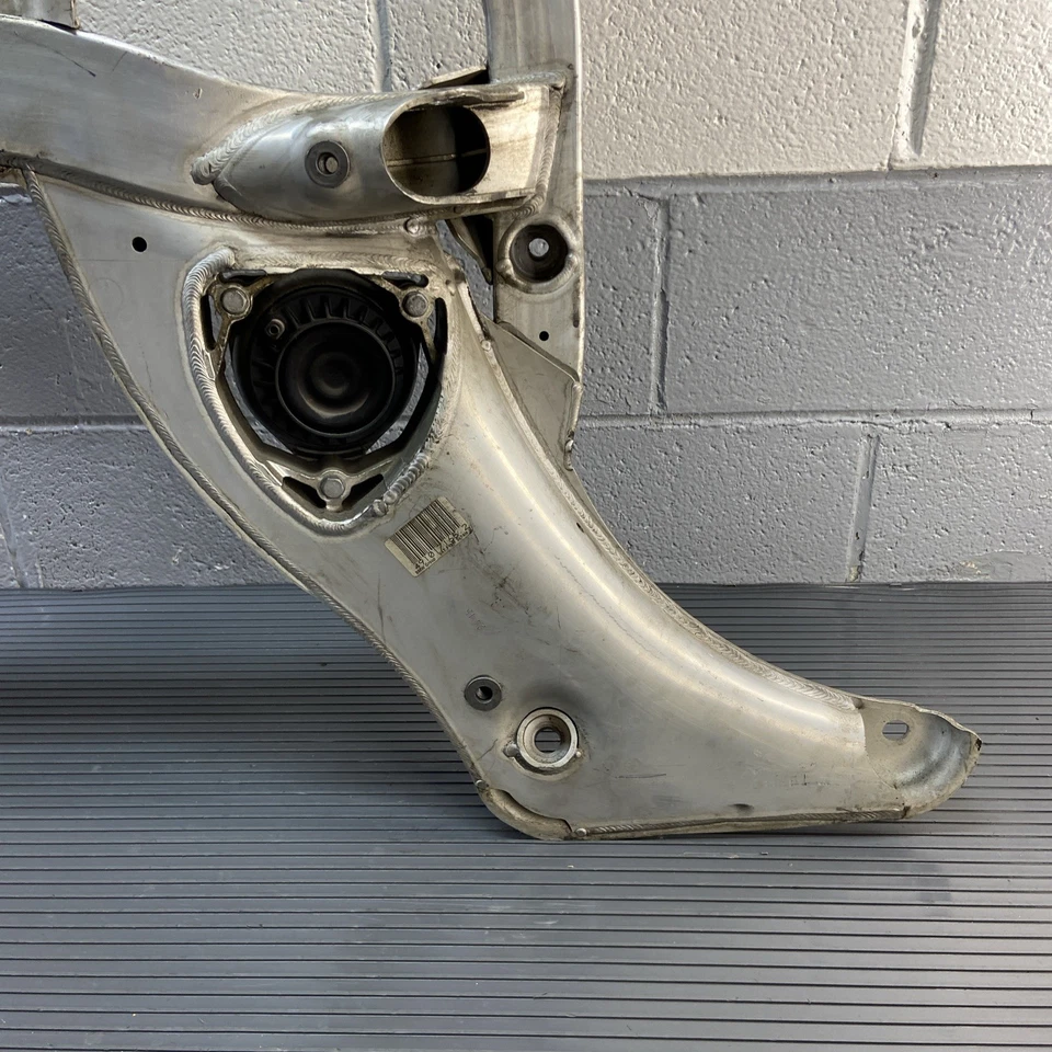 BMW M5 F10 M6 2012-2019 tracción trasera subchasis delantero soporte de montaje 2283903 OEM *NOTA* Foto 3 de 4