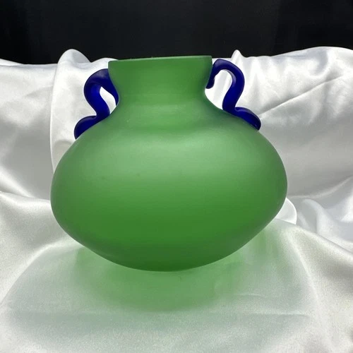 Vtg Murano Glass Vetri di Murano Vase. Stamped on bottom. 4 1/2” tall.See pics.