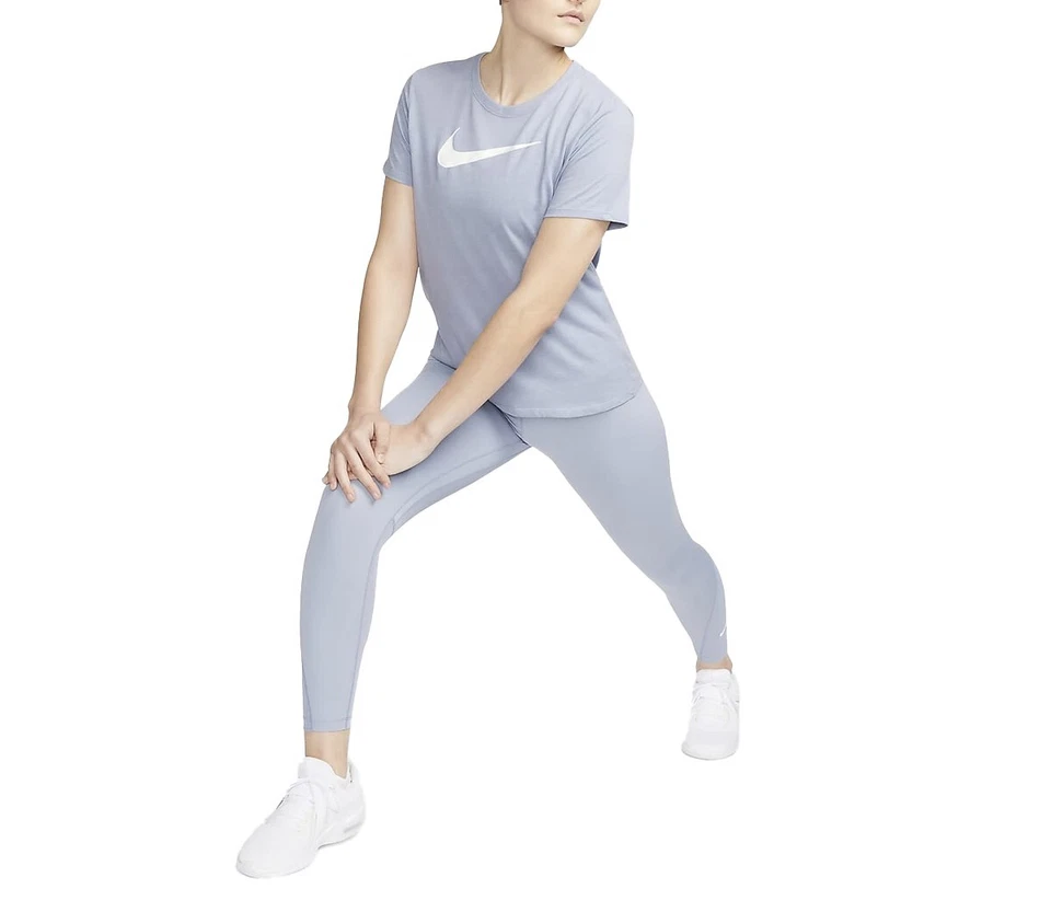 Camiseta Nike Dri-FIT Swoosh para mujer en Indigo Haze/blanco, talla: M y L, FD2884-519 Foto 2 de 4