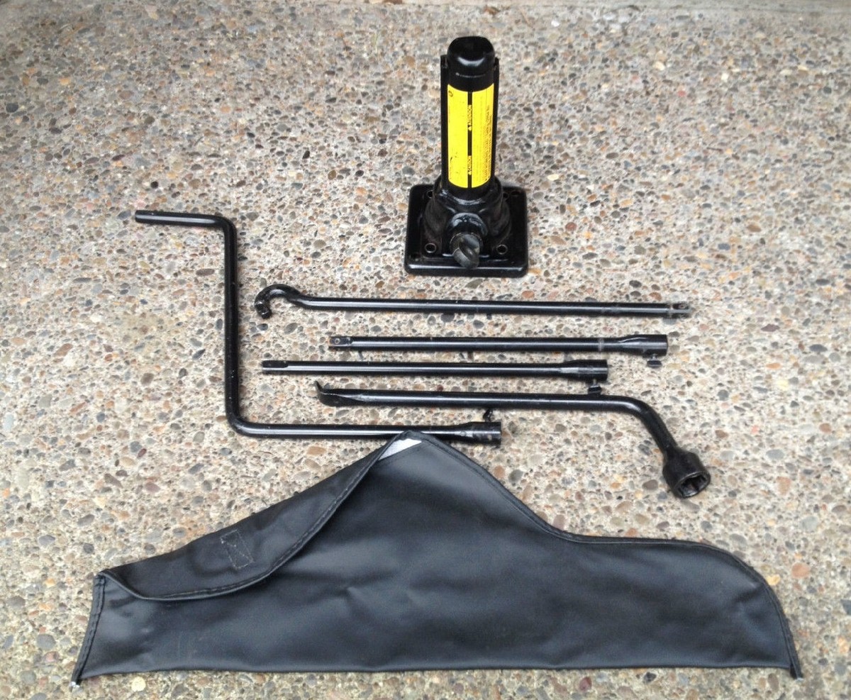 2000-06 TOYOTA TUNDRA Factory OEM Jack, Tools, Bag OEM Part