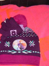 Frozen 2 Anna and Elsa Hat and Gloves 2 Piece Set