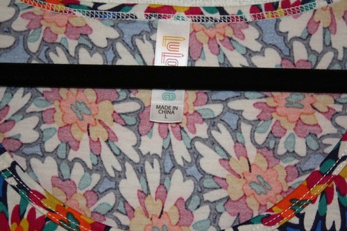 NUEVO CON ETIQUETAS Camisa Top LuLaRoe Talla L Manga Larga Lynnae Brillante Multicolor Floral - Imagen 3 de 4