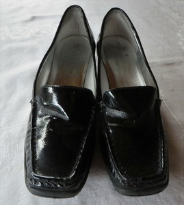 anne klein black patent leather loafers