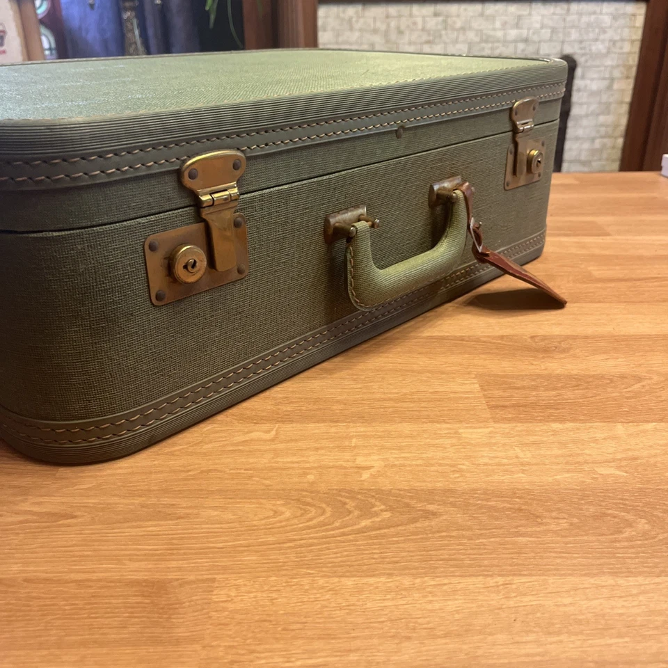 Maleta verde vintage años 60/70 Foto 2 de 4