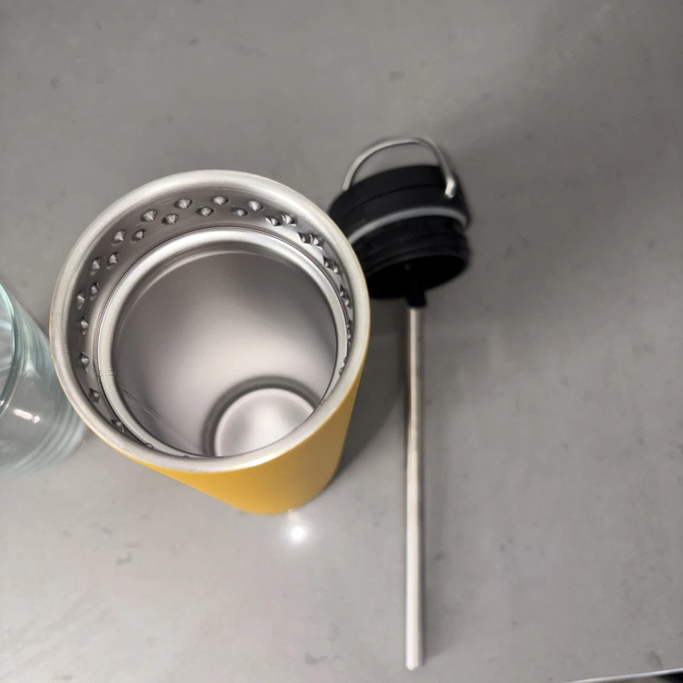 Klean Kanteen 20 oz botella aislada de acero inoxidable dorada Foto 3 de 4