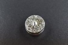 antike kleine Deckeldose Silber 830 rocaillienverziert um 1880