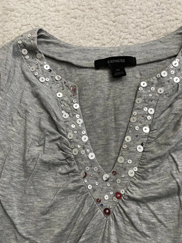 Suéter Pullover Express Mujer Talla XS Gris Manga 3/4 Cuello Henley Lentejuelas (C4) Foto 4 de 4