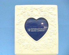 PORCELAIN HEART FRAME