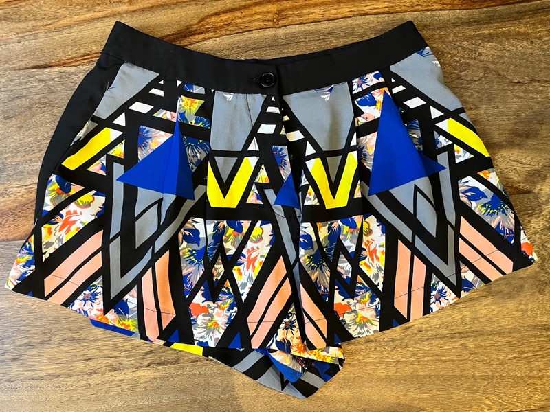 Fire Los Angeles Shorts Womens Size Small Geometric Design Polyester