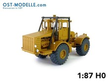 Traktor Kirovets K-700 gelborange ohne Motorverkleidung Überrollbügel