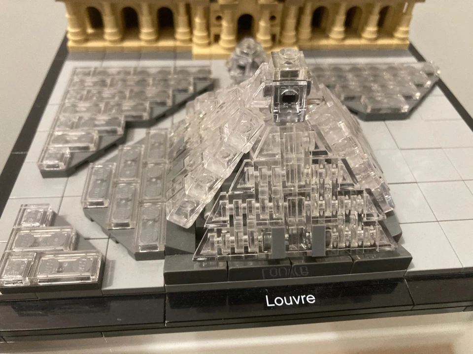 Lego architecture 21024 musée Louvre pyramide Paris Set lego officiel collector - Photo 4/4