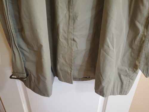 Trench vintage Burberrys taglia 40R fodera in lana verde-grigio Nova con cintura a scacchi - Foto 9 di 12