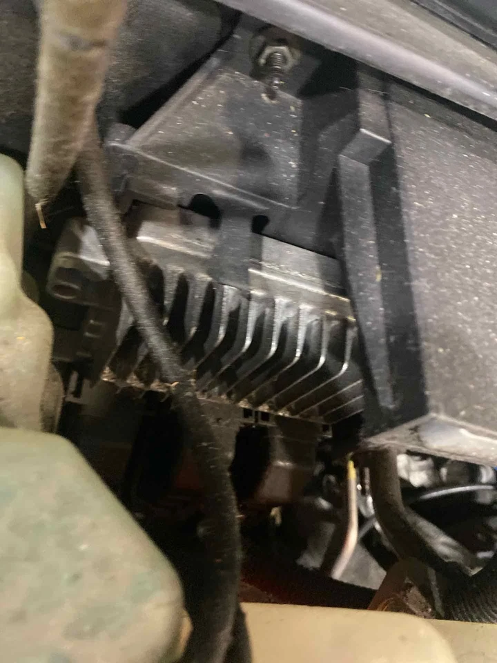 Módulo de control del motor usado (ECM) se adapta a: módulo de control electrónico Hummer H3 2008 Foto 4 de 4