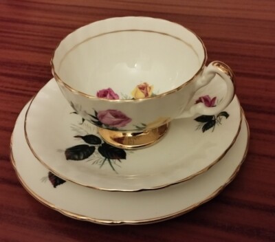 Vintage Aynsley Bone China Trio Teeservice Rosen vergoldete Kanten - Muttertagsgeschenk