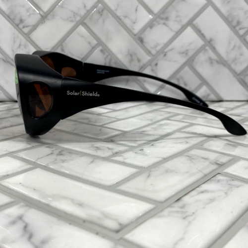 NUEVO CON ETIQUETAS Protector Solar Se Ajusta Sobre Gafas de Sol 24207CE Negro Grande Clásico Polarizado - Imagen 3 de 9
