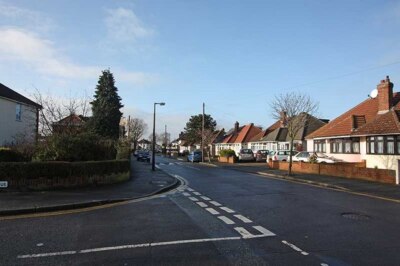 Photo 6x4 Warren Drive, Elm Park, Essex Hornchurch  c2009