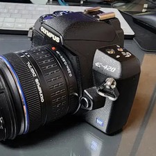 Olympus E-420 DSLR Camera with 14-42mm Lens and CF Card Official