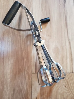 Vintage Ekco Best manual hand-crank egg beater/mixer.
