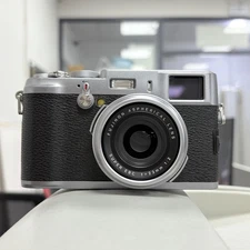 Fujifilm X100 12.3MP APS-C CMOS EXR 4x Optical Zoom Digital Camera -100% Working