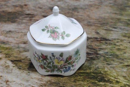 Aynsley Wild Tudor Fine Bone China Hexagonal Lidded Trinket Storage Box - Picture 1 of 7