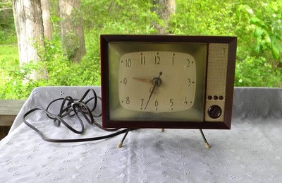 Herold Products Spartus TV Electric Clock Vintage Not Working Chicago 12 Retro