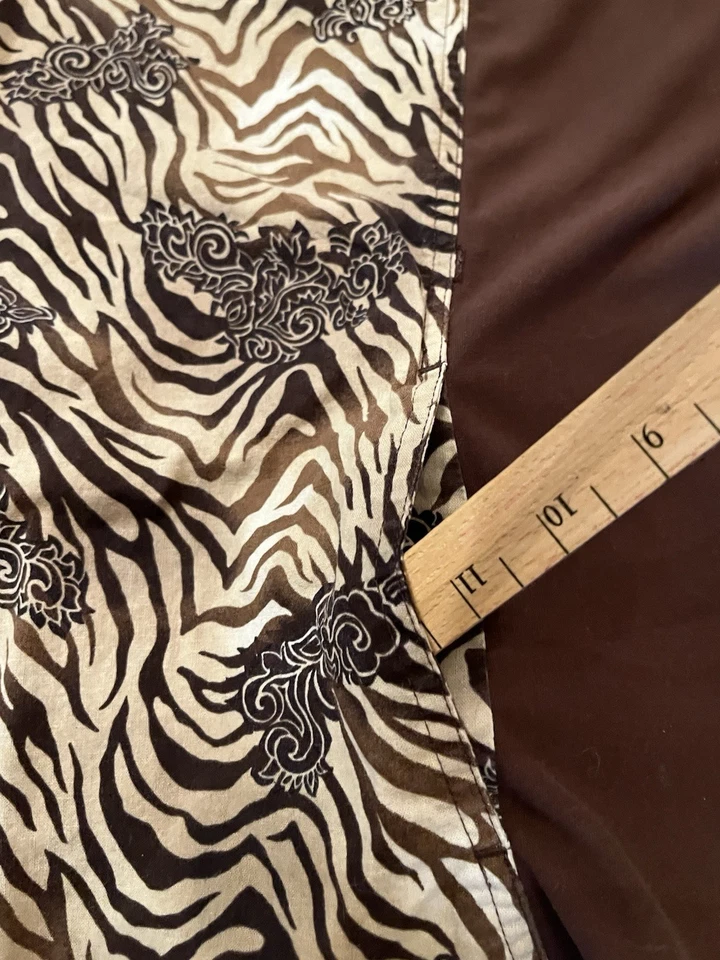 Woman’s Scrub Top 3XL Cherokee Brown Stretchy Animal Print Theme, Hidden Pockets - Image 4 of 4