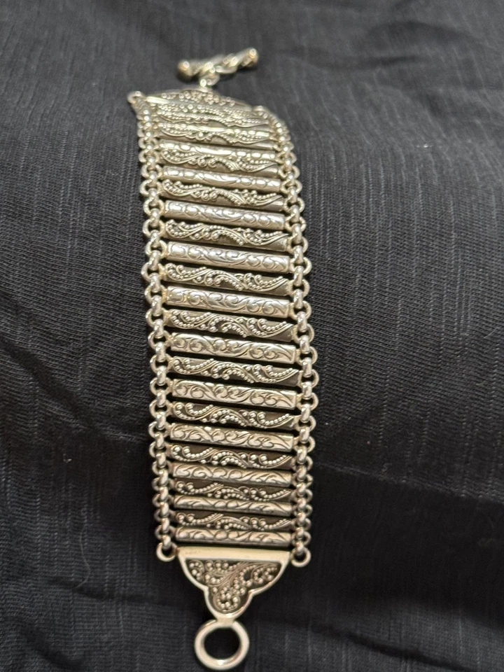 Brazalete de eslabones de desplazamiento granulados de plata de ley 925 Lois Hill con cierre de palanca Foto 2 de 4