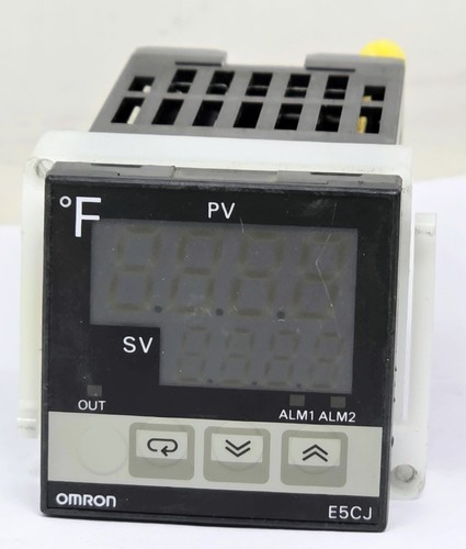 Omron E5CJ-C2-F Temperature Controller 100-240 VAC