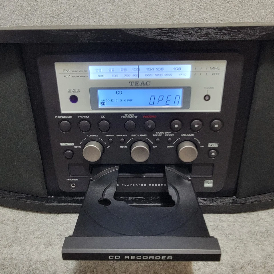 Teac GF-350 Multi Music Player / CD Recorder Burner Turntable Album Player AM/FM - Image 3 of 4