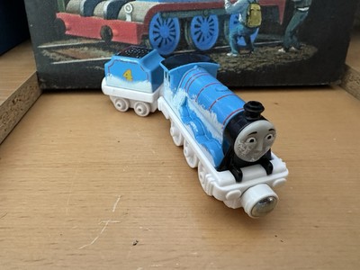 Take Along N Play Diecast Thomas Train Snowy Gordon & Tender!