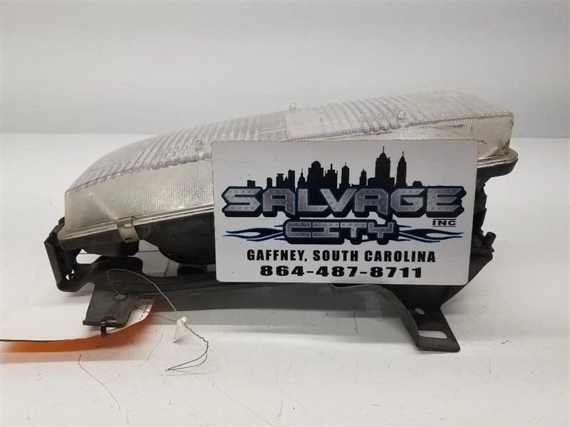 Compuesto de faro derecho pasajero para Chevy Express 1500 96-02 OEM Foto 2 de 4