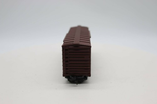 Model Power HO Scale Plastic Model Trains 7956 PGE 4212 Brown Boxcar Hook n Horn - Picture 3 of 5