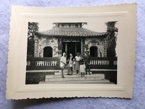 altes orig. s/w Foto Personen japanischer? Tempel Reise Vintage um 1950 - Bild 1 von 1